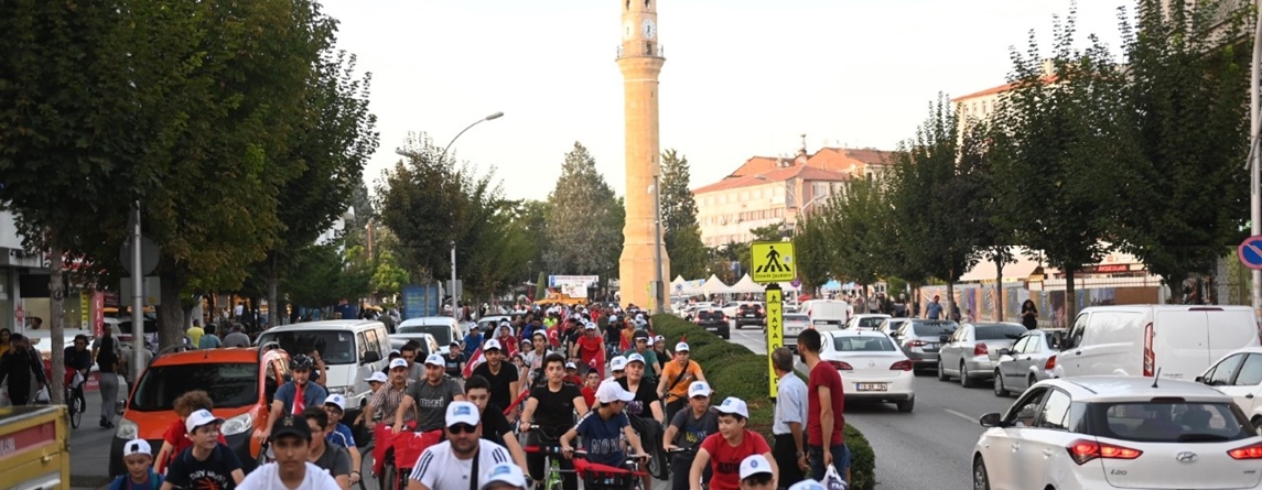 Belediye bisikletle şehir turu düzenliyor