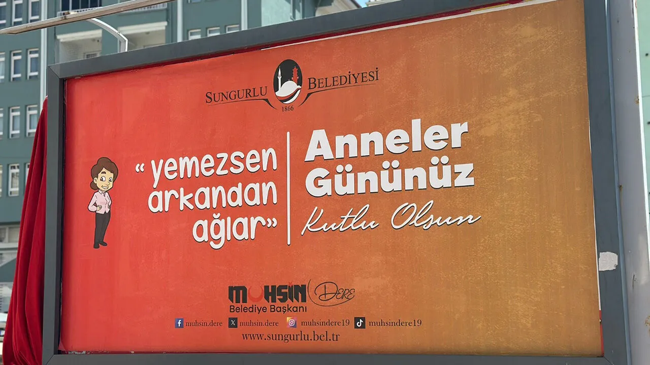 Sungurlu Belediyesi'nden Anneler Günü'ne Özel Afişli Kutlama
